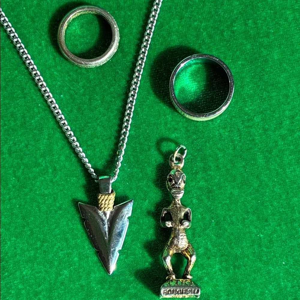 Mens costume jewelry lot arrow necklace tiki Polynesia tribal charm & two rings